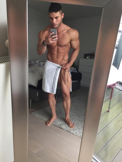 brentrollinsdailypicture:  Tavi Castrohttps://www.instagram.com/tavicastro/