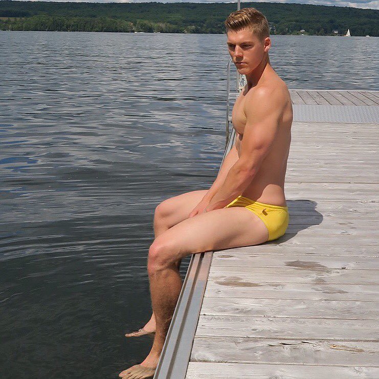 onlyhotspeedos:  allofthelycra:  quando2:  @crunchiboy on IG   Follow me for more