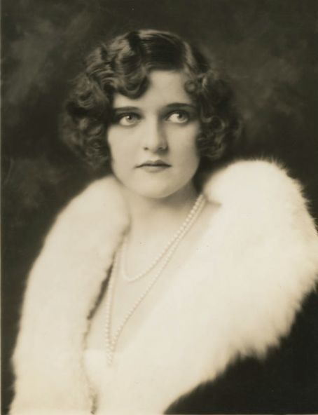 saisonciel:Dorothy Flood by Alfred Cheney Johnston, c. 1928