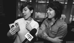 letterstoteganandsara:   badquinreading:  &ldquo;I don’t wanna flash ya.&rdquo;  sara bring sexy as fuck 