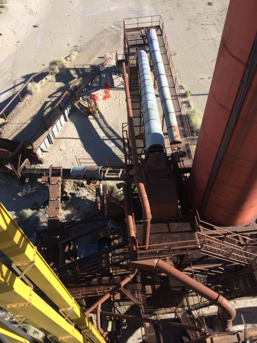 adventurous-watermelon:Abandoned Perlite Mine/Quarrt and processing plant, California. Perlite is a 