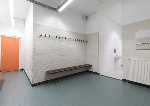 Open Shower Appreciation Mens Locker And Shower Room At Sporthal De