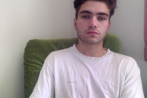 zarozinia:  so beat, need to shower and wake up properly then I think i’ll go to the library