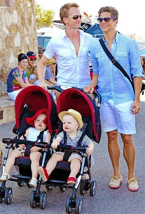 cautioniknowrevenge:  <3  Neil Patrick Harris with husband and kids