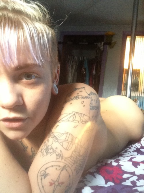 brittanybochart:  White booty | Brittany Bochart