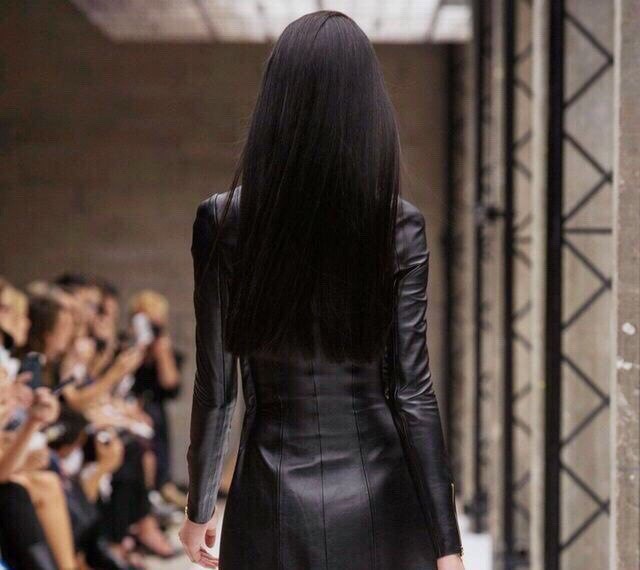 Black-Noir-Zwart-Nero-Negro