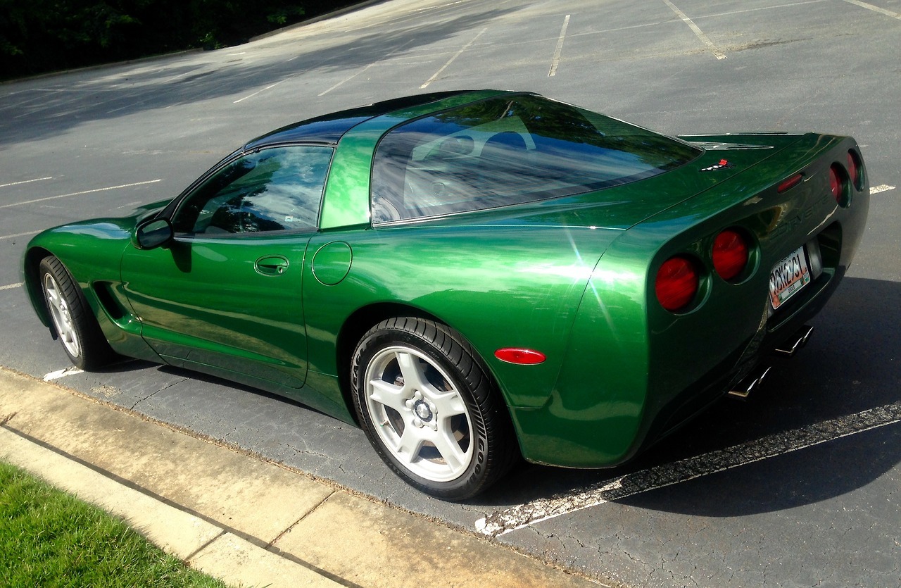 Chevrolet Corvette Р·РµР»С‘РЅС‹Р№