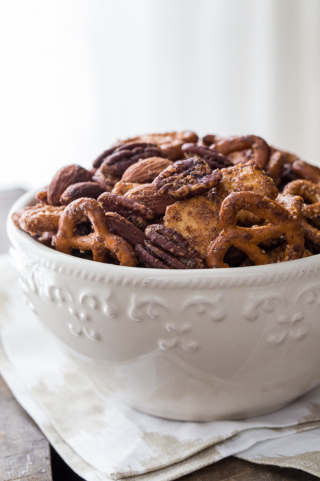 fullcravings:  Sweet and Spicy Snack Mix