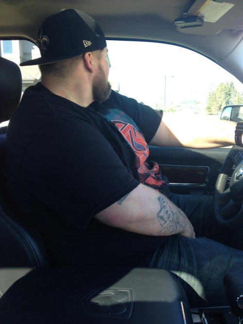 dblazinit:  cutecubs:  who’s this? cute chub cub.  Ders my boy showin up on my dash again. 