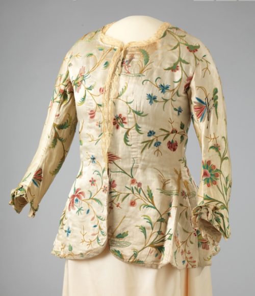 Silk brocade caraco (trøye) from mid 18th century NorwayRow 1: Between 1740-1780 (OK-05723)Row 2: Be