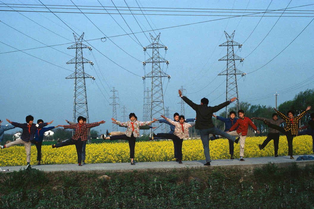 20aliens: CHINA. Shanghai.1980. Children in the suburbs doing their morning exercise