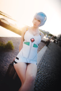 hotcosplaychicks:  Ayanami Rei Plugsuit Dress