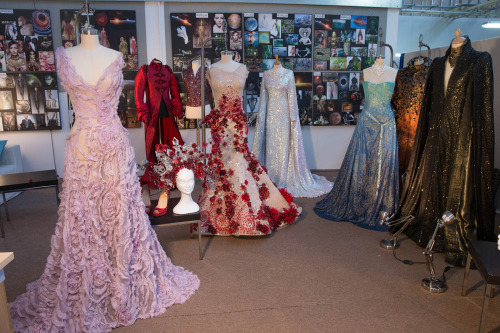 aicosu:flavorcountry:chironstar:Jupiter Ascending Look Book: CostumesHoly shit, click the link. CLIC
