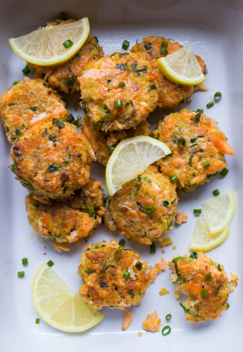 SALMON QUINOA CAKES