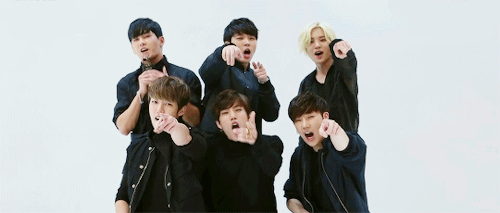 namsoogyu:  While everyone is being so hyper, cool Hoya just stands there clapping -.- 