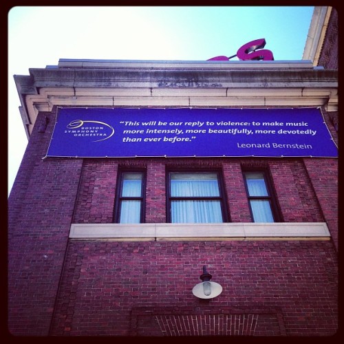 amandapalmer:
“outside boston symphony hall…
”