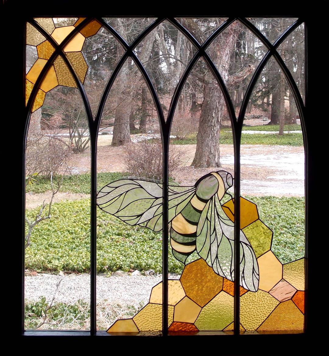 wordsnquotes:  culturenlifestyle: Glass Artist Creates Exquisite Stained Glass Cabin