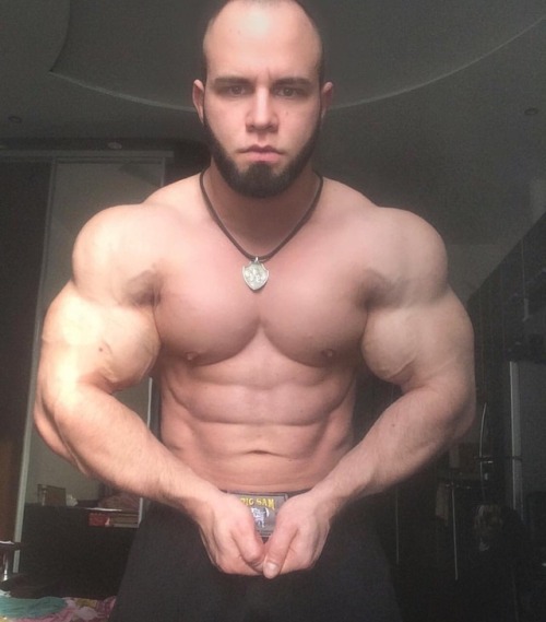 gentlemenprefermuscle: dumb-jock-bro-in-training: awesomestefangermany: Bulat Aliev A true meathead 