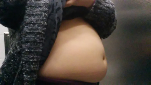 feedabits:   I love this sweater because it used to be really baggy but now you can see my stomach b