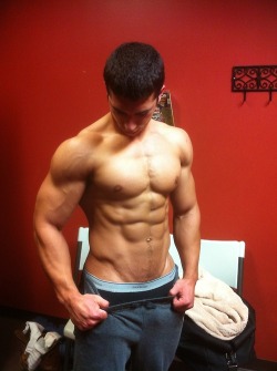 brentwalker092:  undie-fan-99:  He needs to come outta those. Pronto!  Jesus holy FUCK!!! award :) 