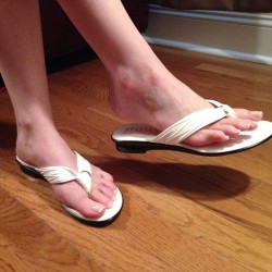 ohmandy56:  These are so pretty! #sandals