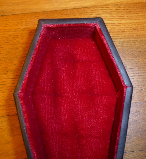 lorenzocheney: I made a tiny little coffin box for book &amp; paper arts class! It looks much be