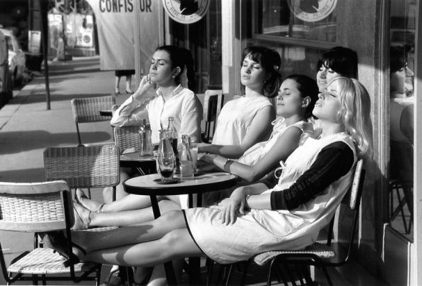 igormag:  Robert Doisneau (1912-1994), Les coiffeuses au soleil / Hairdressers in