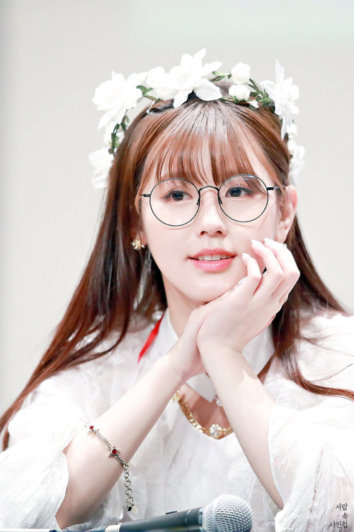 fy-miyeon:180512 fansigncr. 서랍 속 사진첩‏ ‏♡ DO NOT EDIT!   