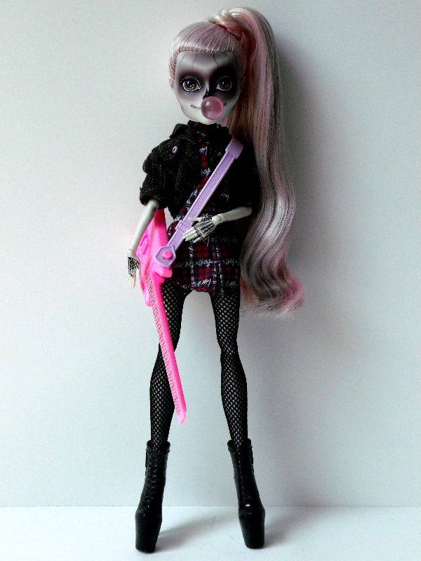 paradiseisblue:  Monster High: “Zomby Gaga” gets ready to see Lady Gaga’s “Joanne