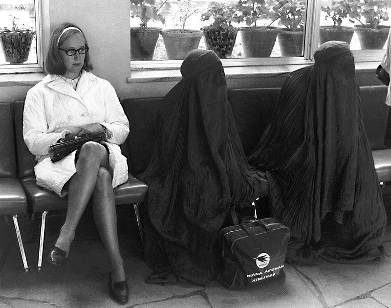 mondfaenger:  Three women, Kabul by David H. Miller           
