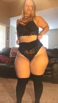 fullmoonbaddies:Good sweet pawg… 