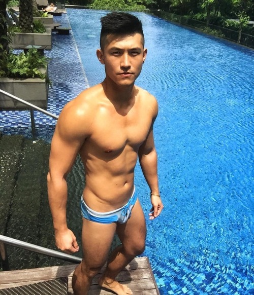 ccbbct: Edwin: www.instagram.com/edwin871126/ Think he’s a Malaysian Chinese base