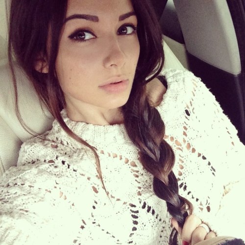 finofilipino:  La moza del día es Mila Ryzhkova. En El Arca de Fino se acaba de publicar una interesante galería de esta modelo rusa de 18 añitos. También hay un nuevo aporte de la Finónima Shizuka con otras 2 amigas.
