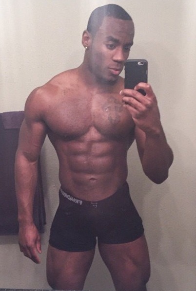 charlibal:  Guys with Iphone series Swole and in charge