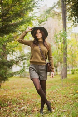 fashion-tights:  Total Green Outfit 