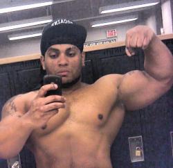 gottagetbeefy:  muscle—and-nerds:  Big man the way I like them!