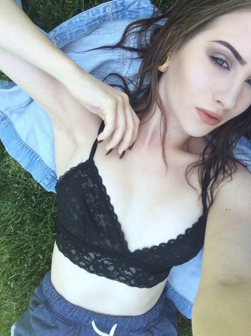 oceansandalleys:  I just lay outside all day long. 🌞