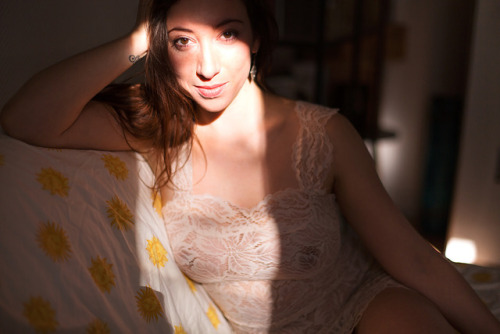 Manon. Portrait with sun(s). © Chilltumblr · portfolio · facebook