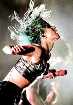 lm1295:  Hayley headbanging 