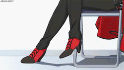 マ