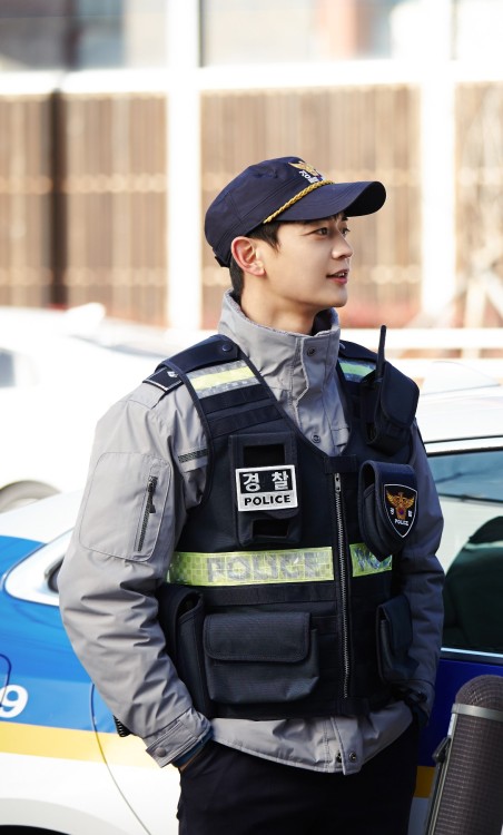 [ Naver] CHOI MINHO  as police officer  Oh Dong Sik  in ‘Lovestruck in the City’CHOI MIN