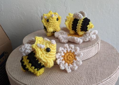 figdays:    Bumblebee Triceratops Plush Toy Set //   StitchNSquish  
