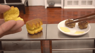 gifsboom: Guy Makes Tiny Edible Cheeseburgers Using Tiny Kitchen Tools. [video]Guy Makes Tiny Edible