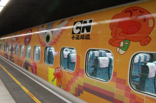 adventuretime:  I’m not really sure what to make of this. Crazy!  ca-tsuka:  Cartoon Network train in Taiwan (aka Cartoon Express)  