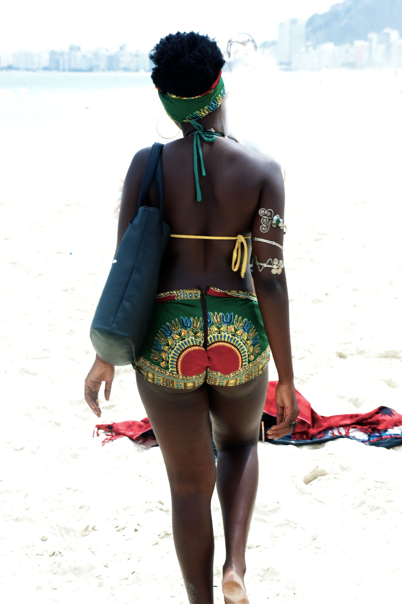 rorisang-lu:  https://www.facebook.com/rorisanglu/ 