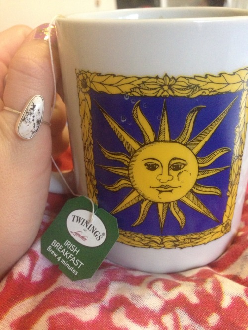 effervescentvibes:  curlyvegetarian:Tea   good vibes here 