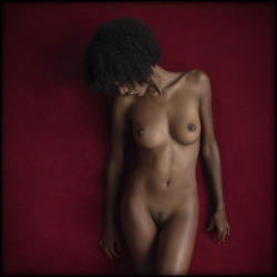 ebony-naked:  