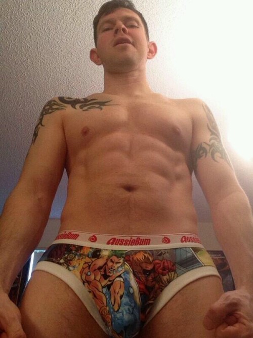 jay-nsfw:  wickedrich77:  gaycomicgeek is fucking sexy!  Had to