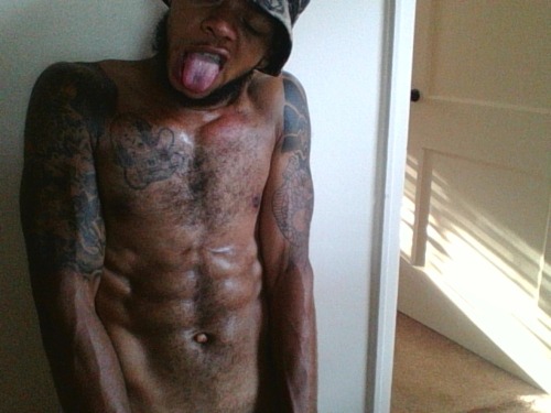 roheartlessro:  bishopmyles:  :P  Body hair is nice 👌