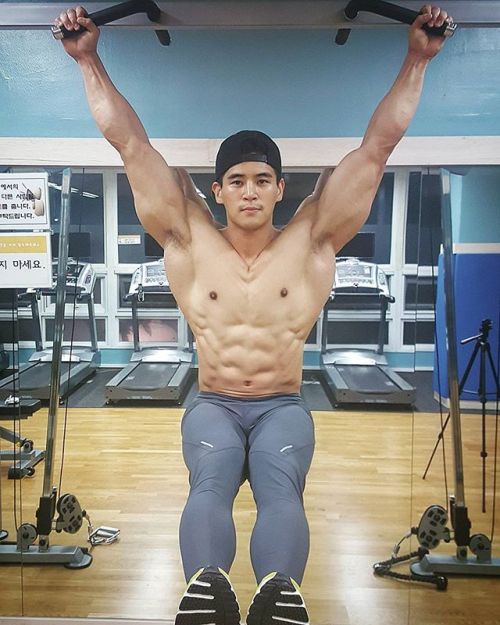 aznboysparadise: IG: junchoiofficial Another buff Asian gym guy. But where&rsquo;s his bulge? Ca